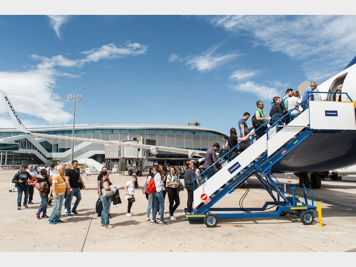 AEROPUERTO. MANISES