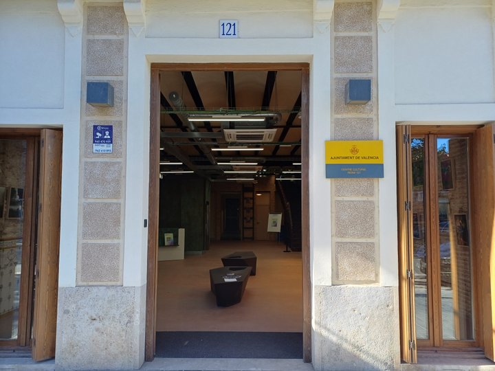 CENTRO CULTURAL REINA 121