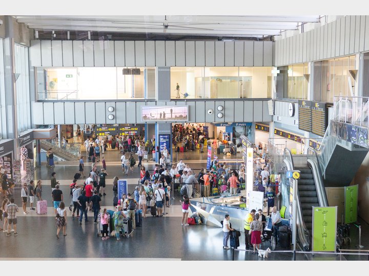 AEROPUERTO. MANISES