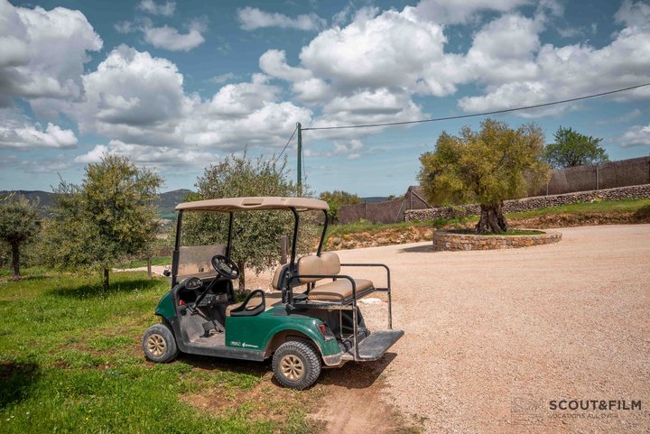 LA ALMAZARA - GREENHOUSE Y PARKING