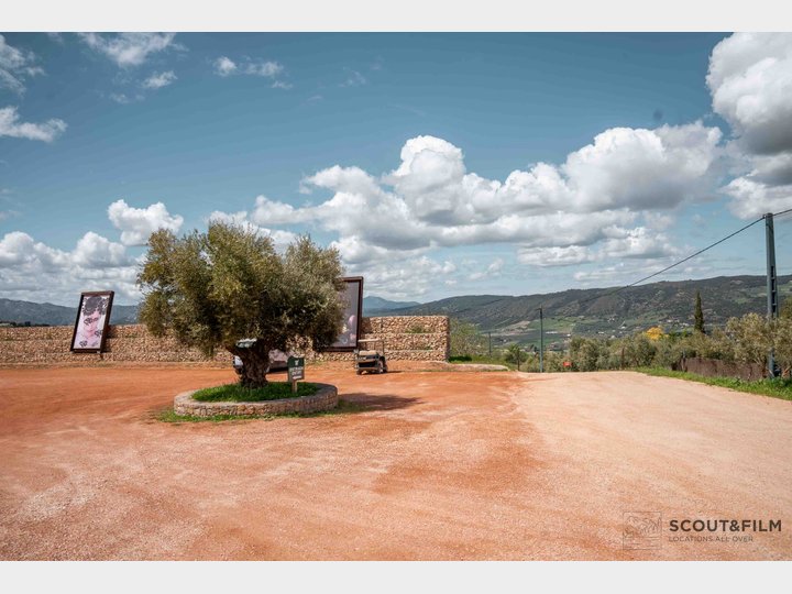 LA ALMAZARA - GREENHOUSE Y PARKING