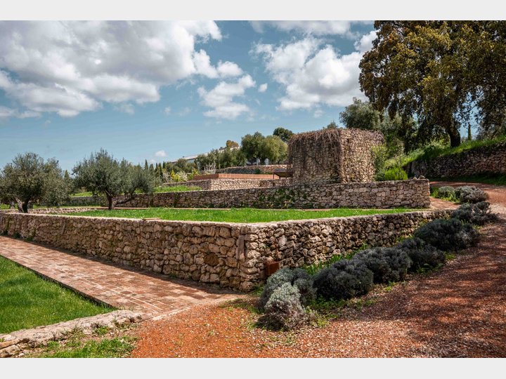 LA ALMAZARA - GREENHOUSE Y PARKING