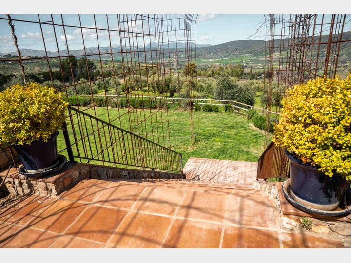 LA ALMAZARA - FINCA RURAL