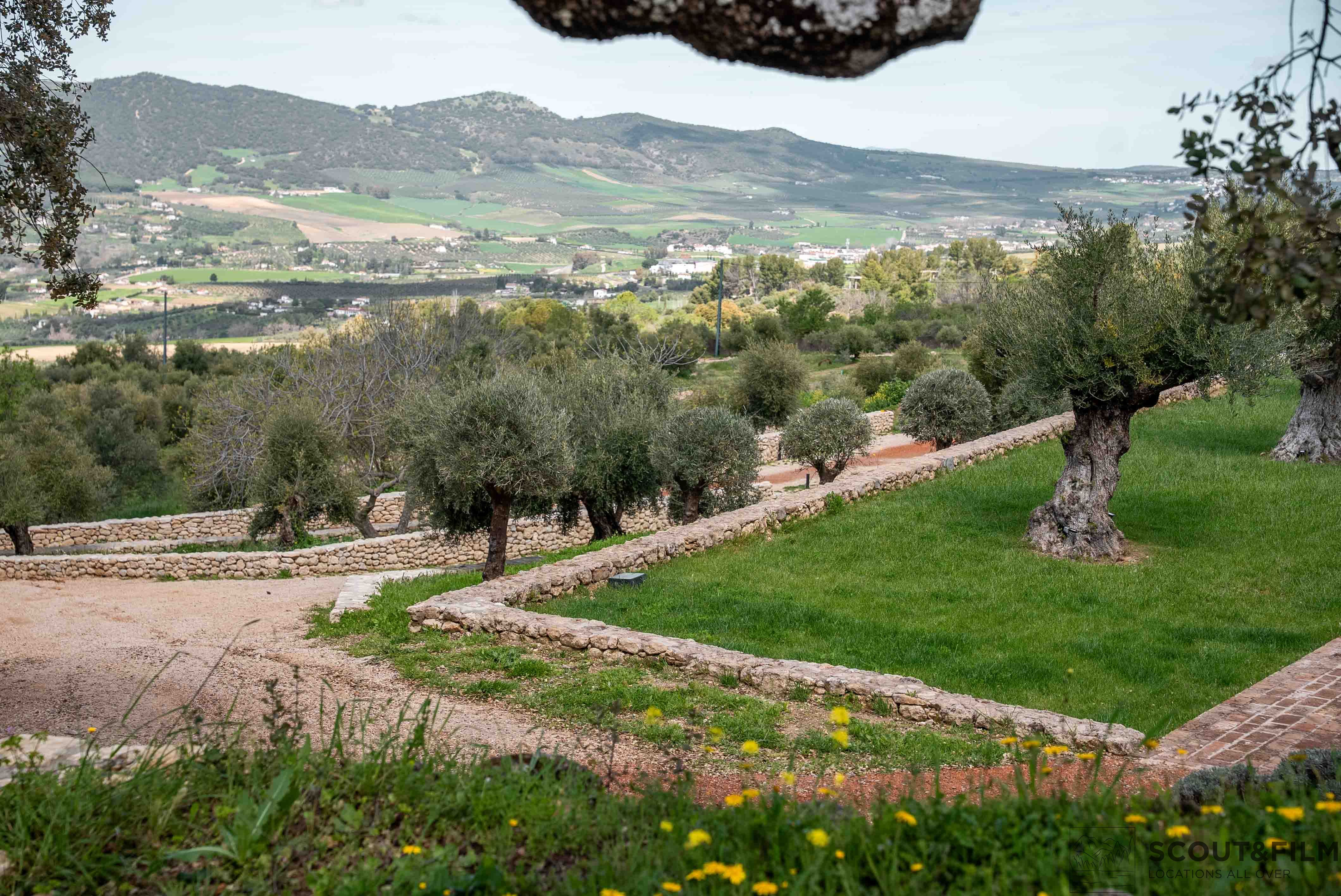 LA ALMAZARA - GREENHOUSE Y PARKING