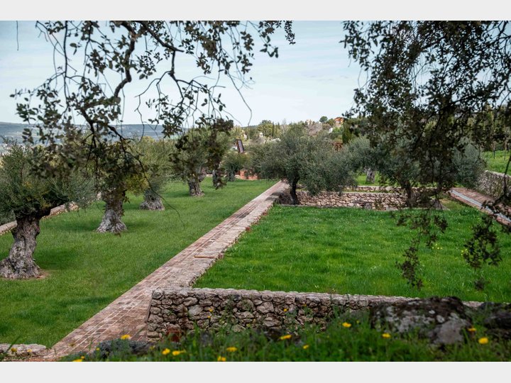 LA ALMAZARA - GREENHOUSE Y PARKING