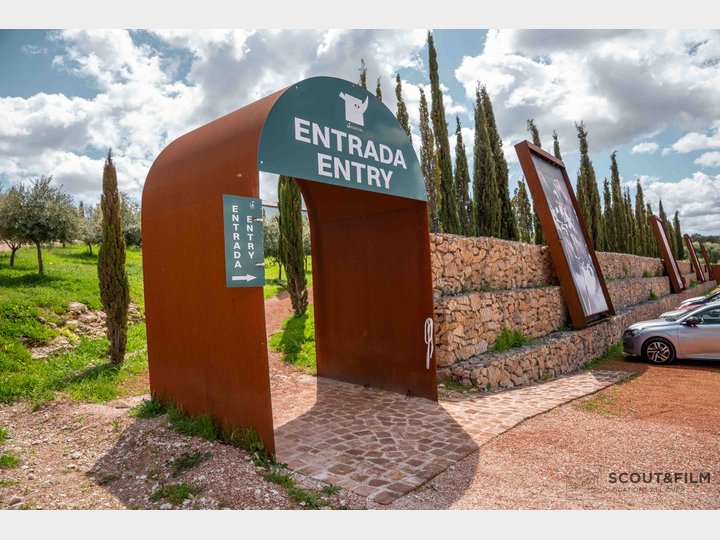 LA ALMAZARA - GREENHOUSE Y PARKING