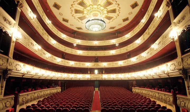 TEATRO PRINCIPAL. CIUTAT VELLA