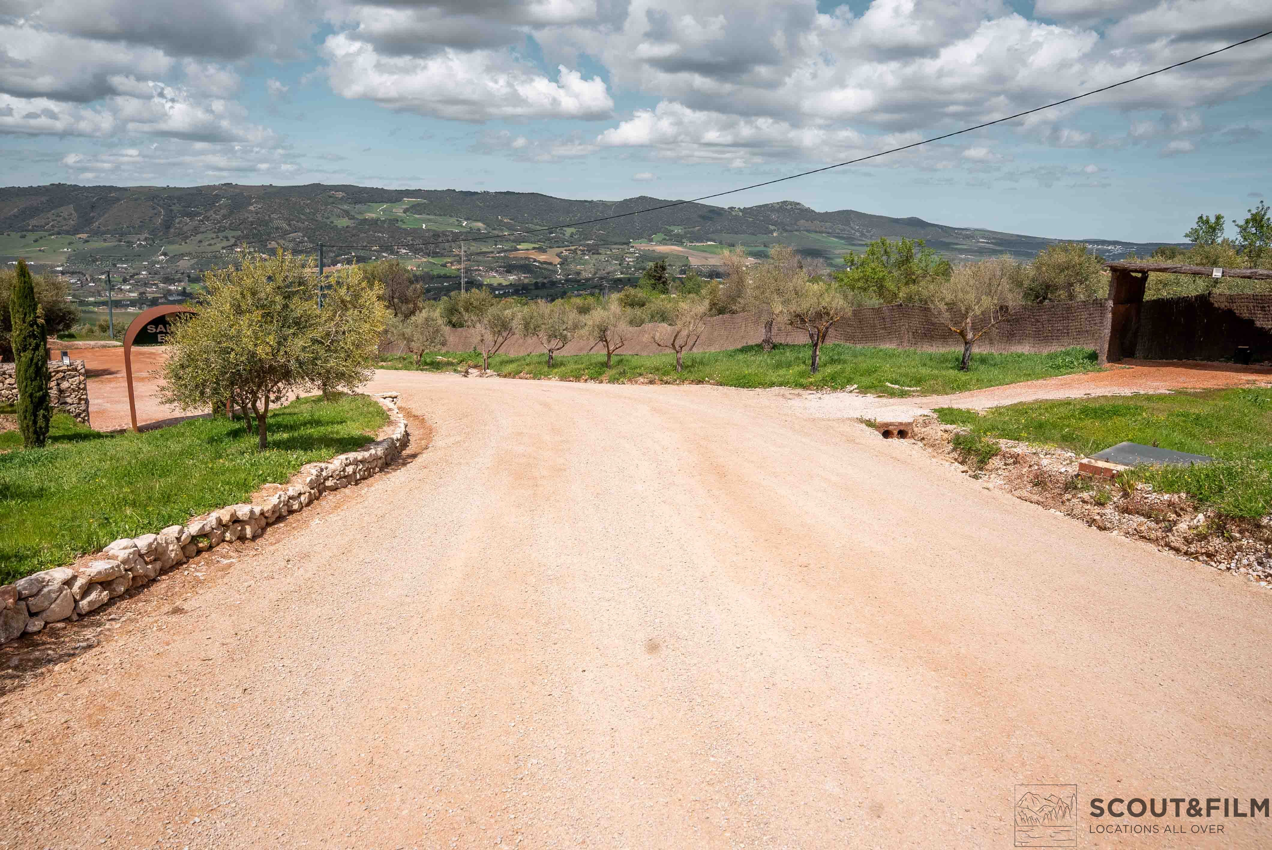 LA ALMAZARA - GREENHOUSE Y PARKING
