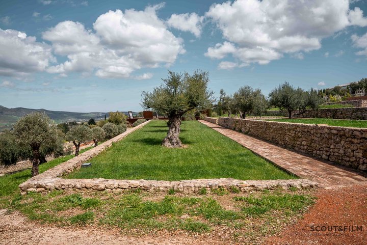 LA ALMAZARA - GREENHOUSE Y PARKING
