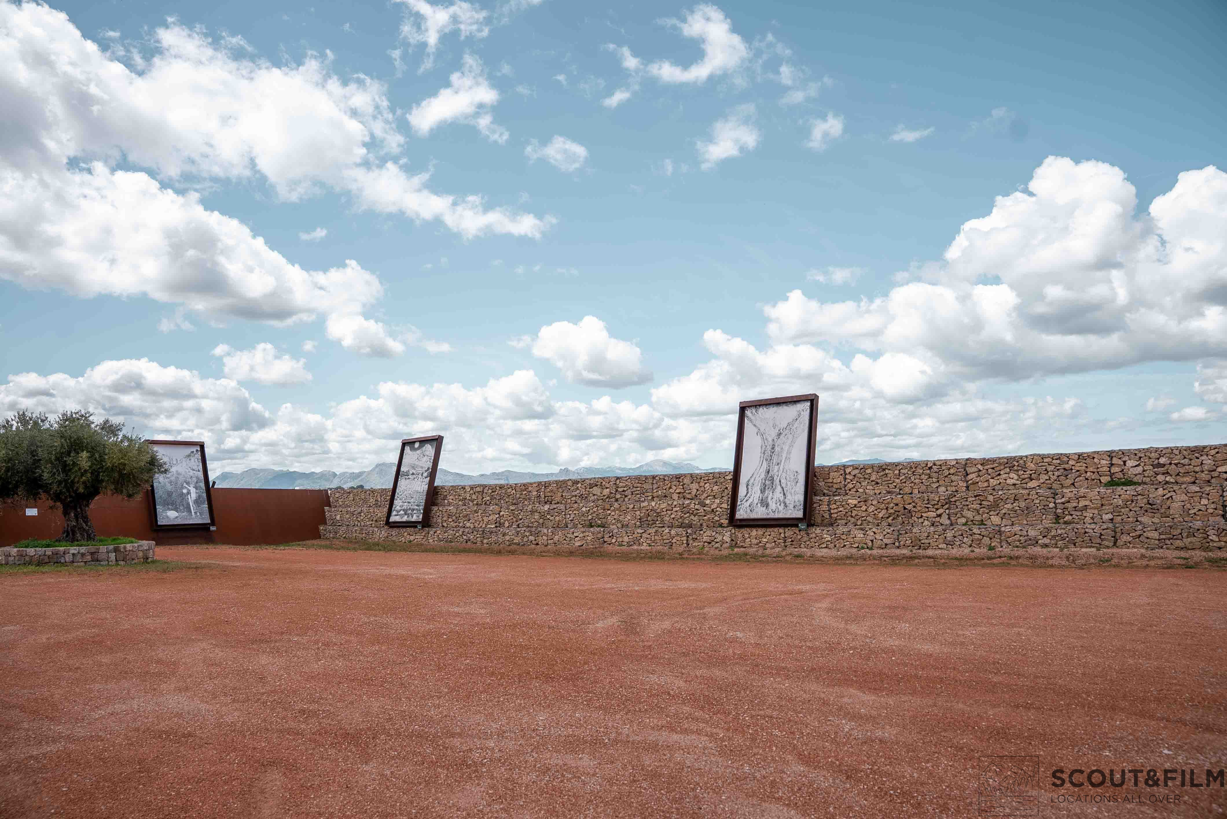 LA ALMAZARA - GREENHOUSE Y PARKING
