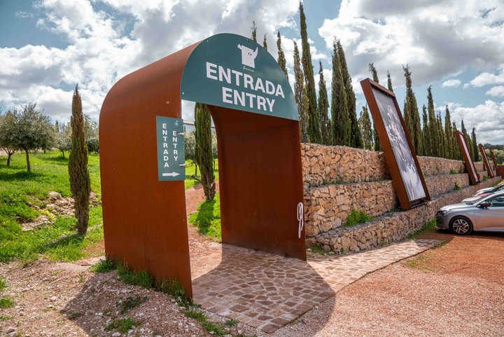 LA ALMAZARA - GREENHOUSE Y PARKING