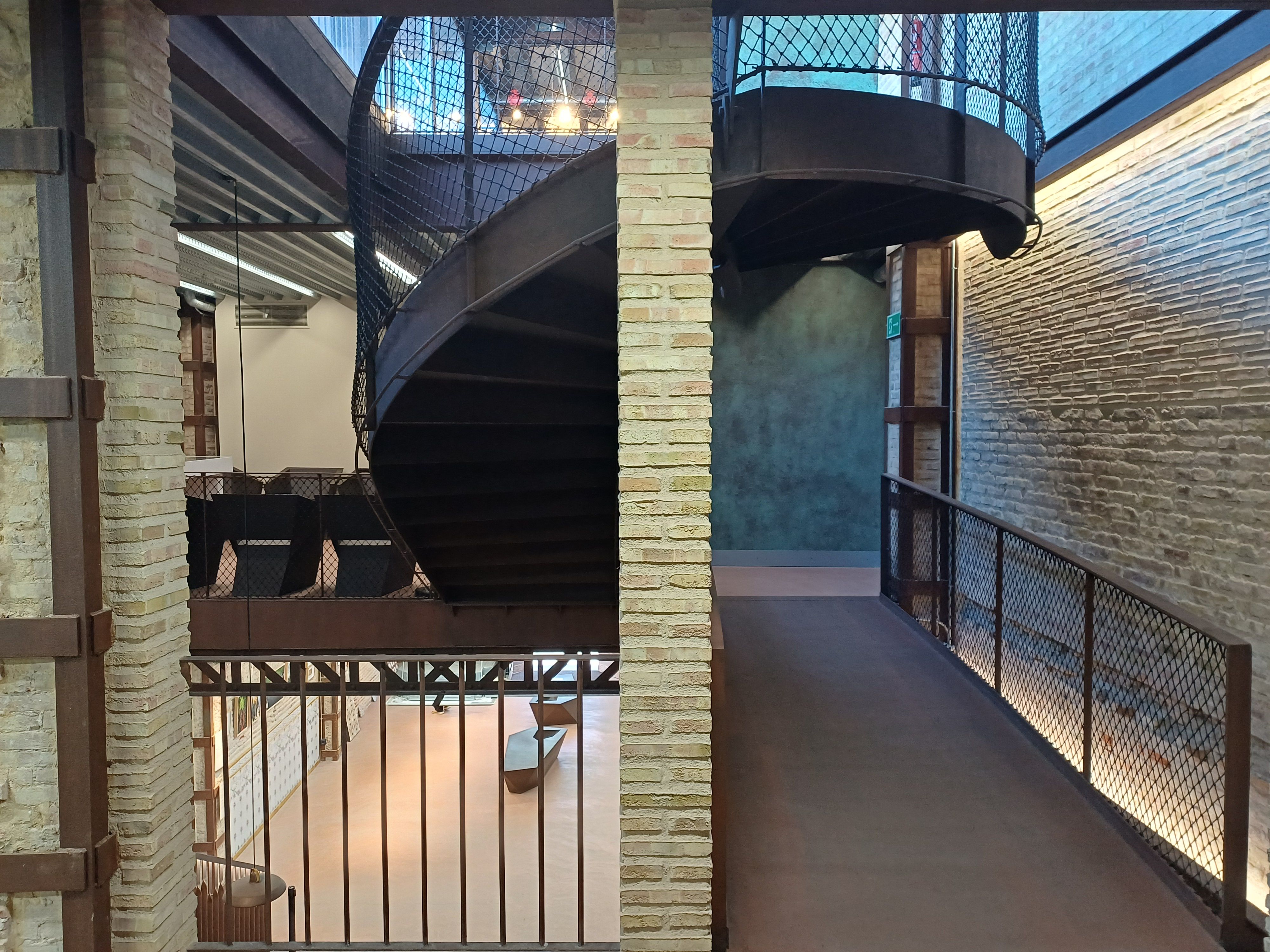 CENTRO CULTURAL REINA 121