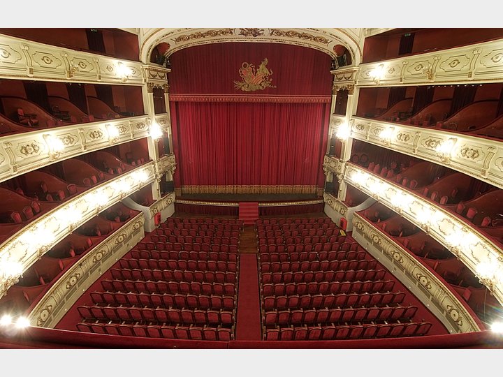TEATRO PRINCIPAL. CIUTAT VELLA