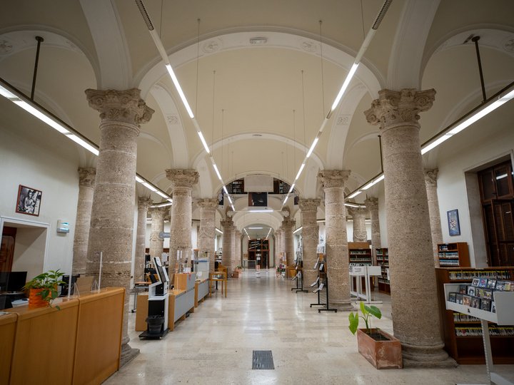 Biblioteca Pública Pilar Faus (Antiguo Hospital de los Inocentes)